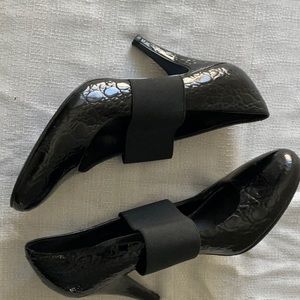 S.E. Boutique black patent leather shoes size 9.5